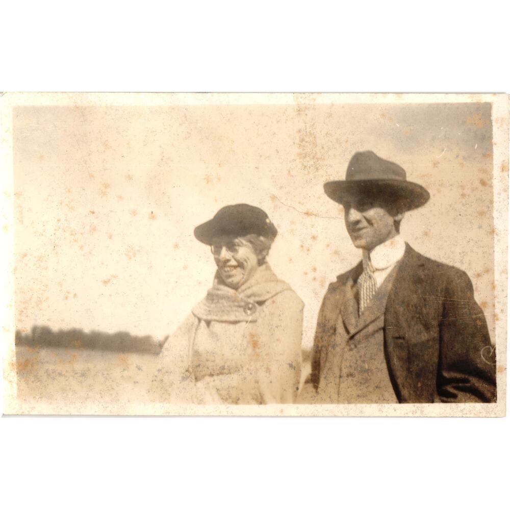 Vintage Photo Couple Wearing Wide Brim Hats Western Americana‎ Look
